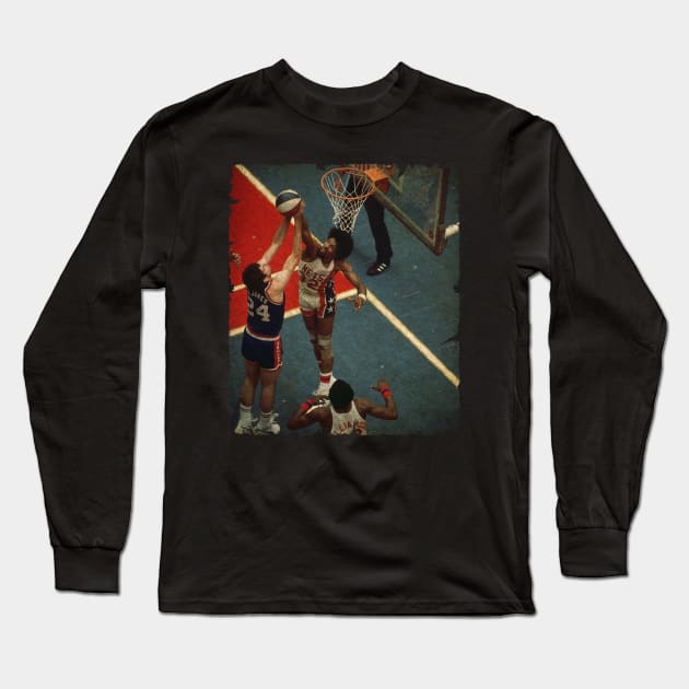 Julius Erving blocking a Bobby Jones Shot Long Sleeve T-Shirt by Wendyshopart